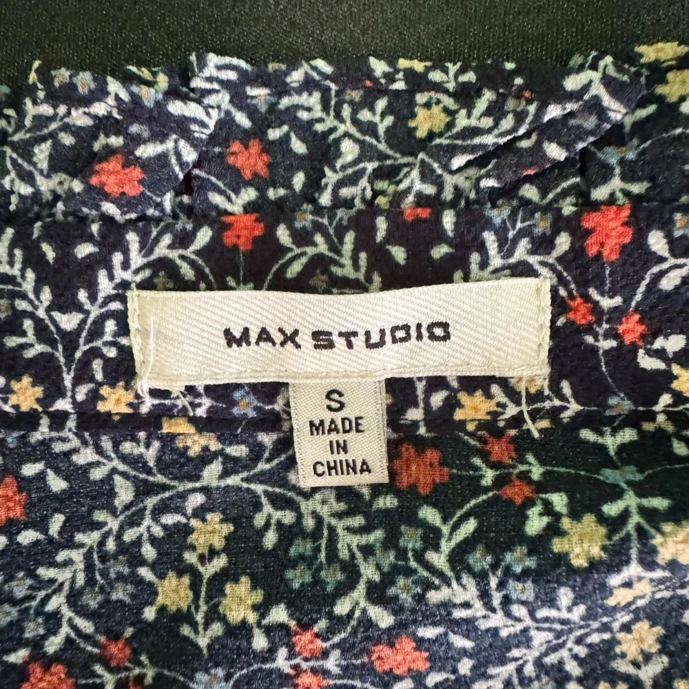 Max Studio Floral Print Top long boho style size small - Picture 3 of 4